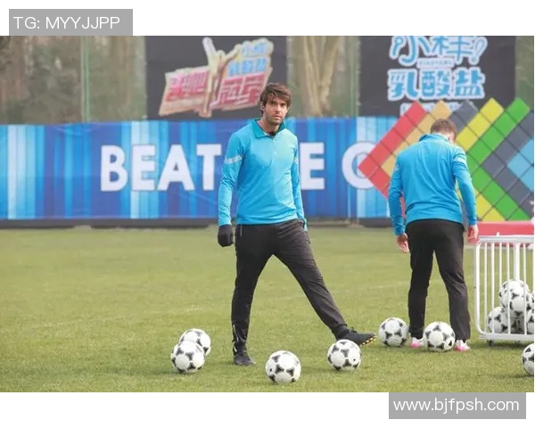 六人制足球明星的崛起与挑战:探索小场地足球的魅力与未来发展 六人制足球明星的崛起与挑战:探索小场地足球的魅力与未来发展