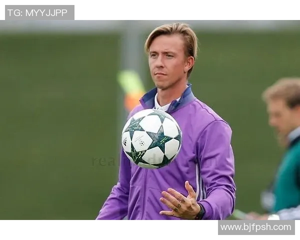 西班牙足球传奇古蒂的职业生涯与成就全解析