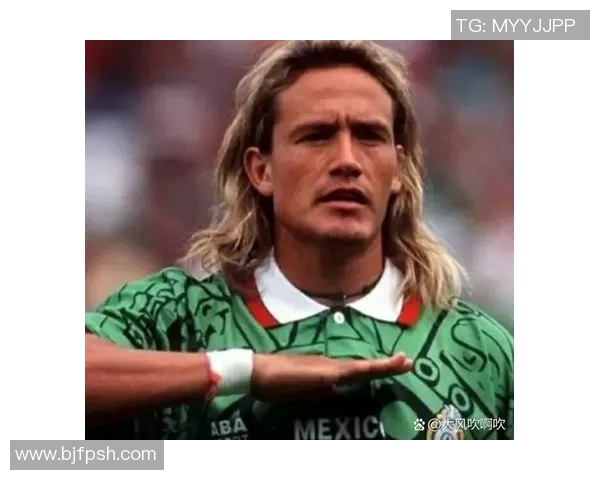 历代足球巨星排名前十的传奇故事与成就回顾